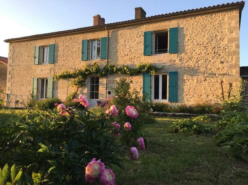 Gites Les Demeures De Valette Azay-le-Brule Bagian luar foto